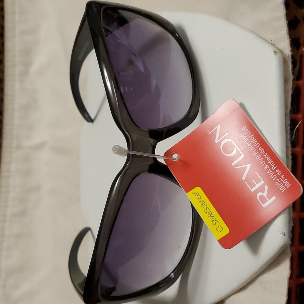 Revlon Sunglasses 18